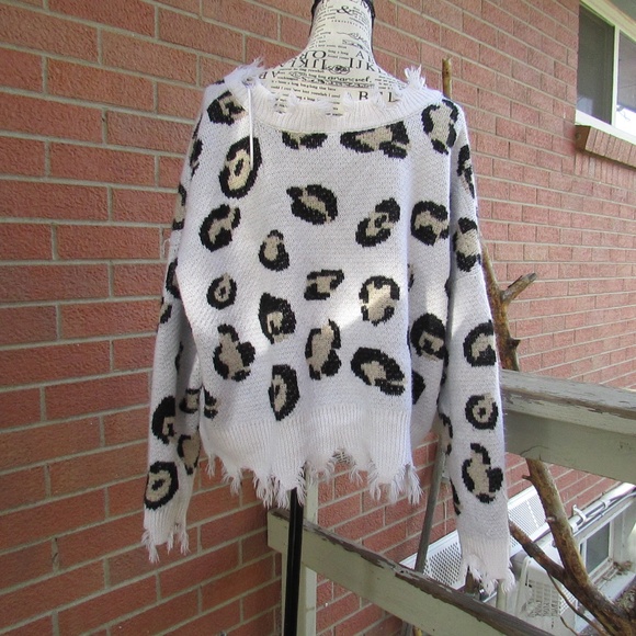 Miracle V-Neck Animal Print Sweater - Picture 5 of 5